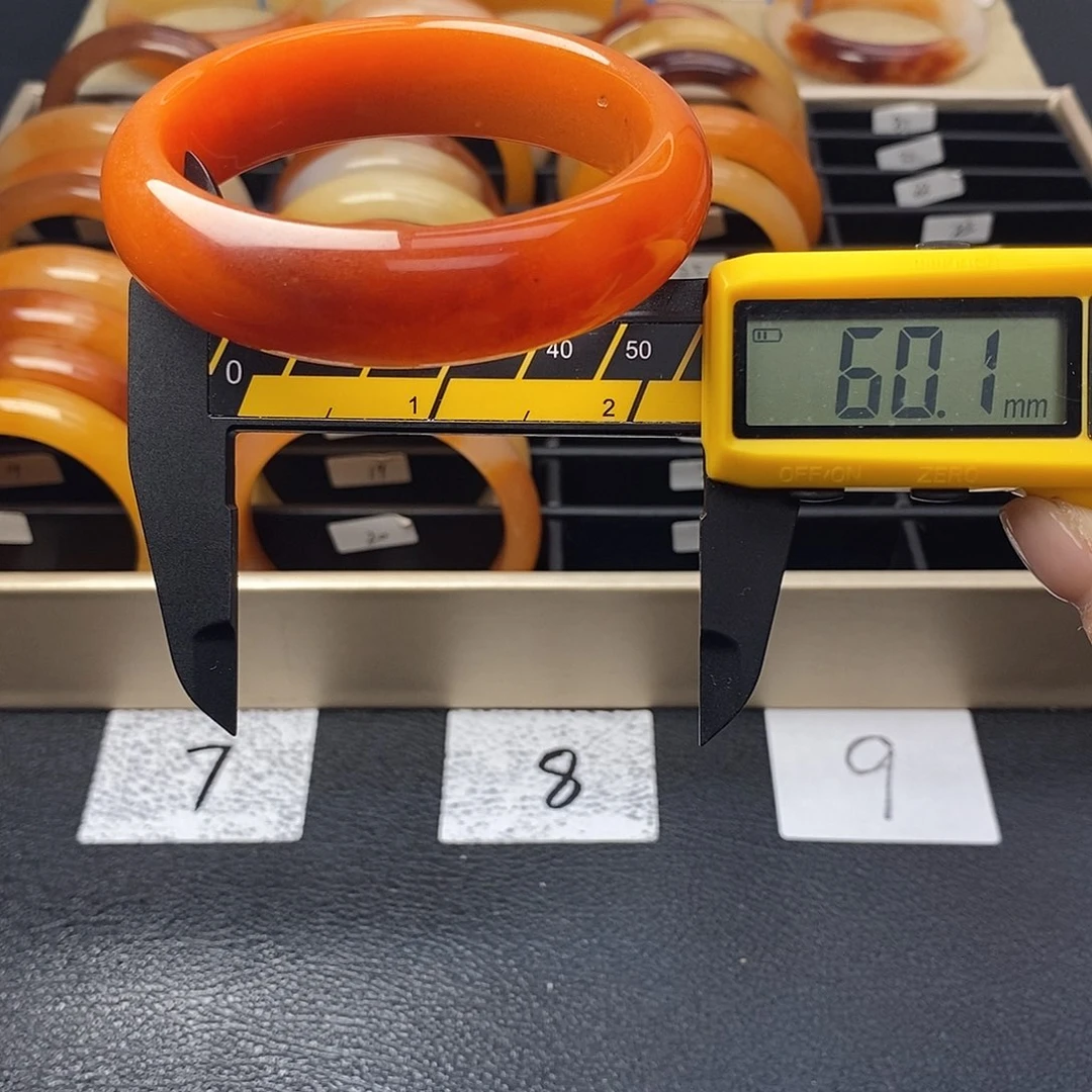 未镶嵌石英质玉（黄龙玉）手镯26号