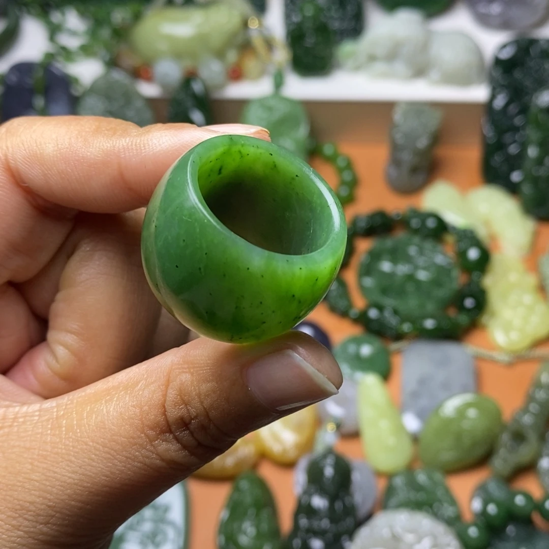 小***x和田玉未镶嵌颈饰拍三发一223