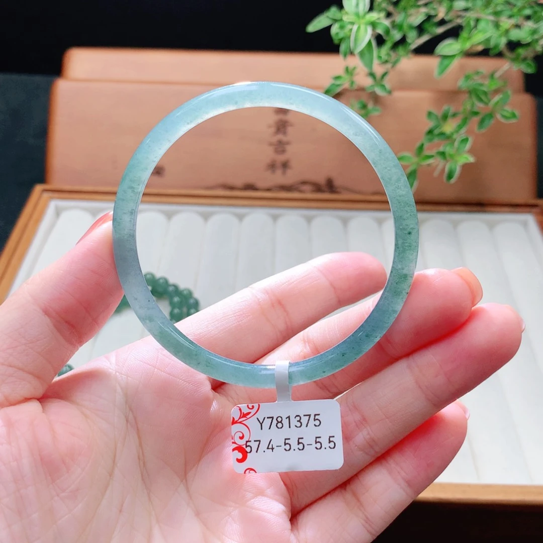 未镶嵌手镯（圆镯）翡翠