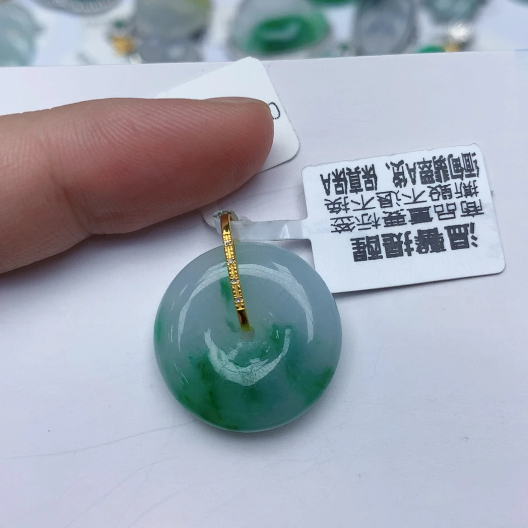 颈饰18K金镶嵌翡翠