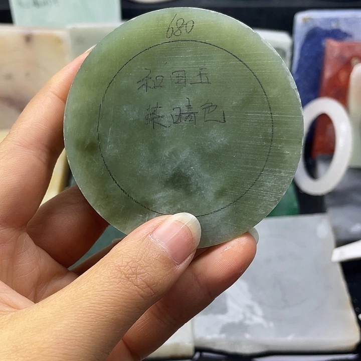 和田玉未镶嵌手镯定制