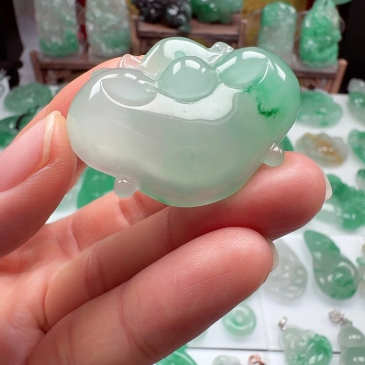 颈饰未镶嵌石英质玉