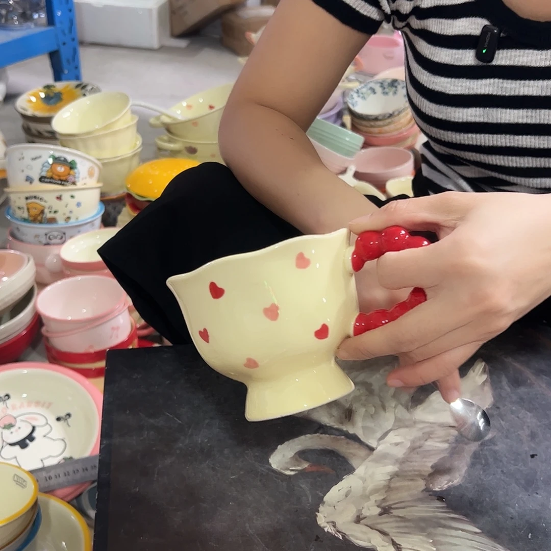 瓷片爱心杯子送勺子