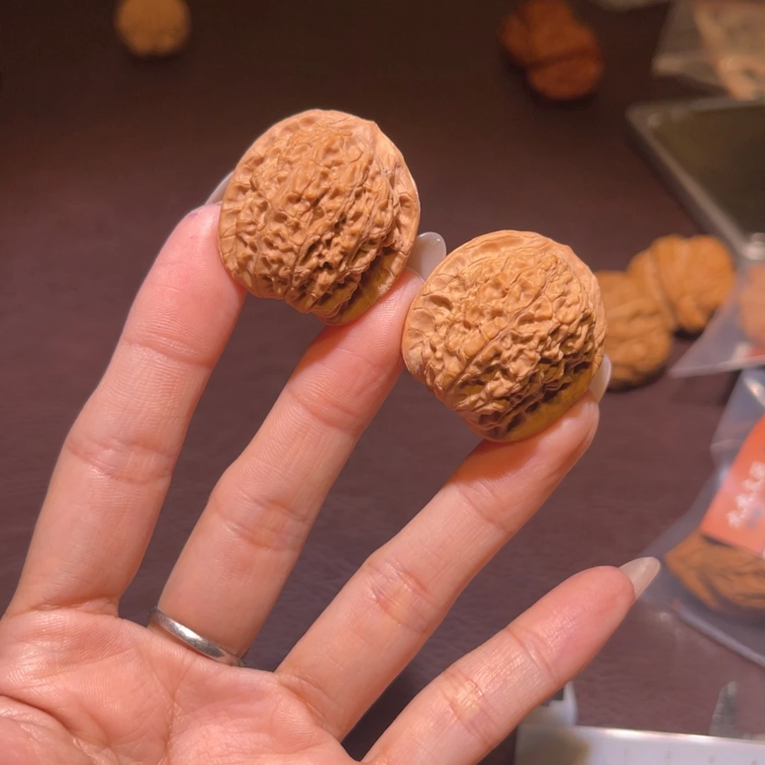 文玩核桃把件30血麒麟