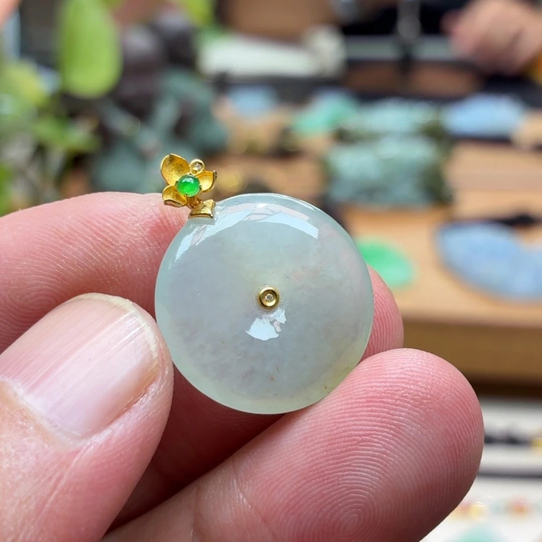 翡翠18K金镶嵌颈饰