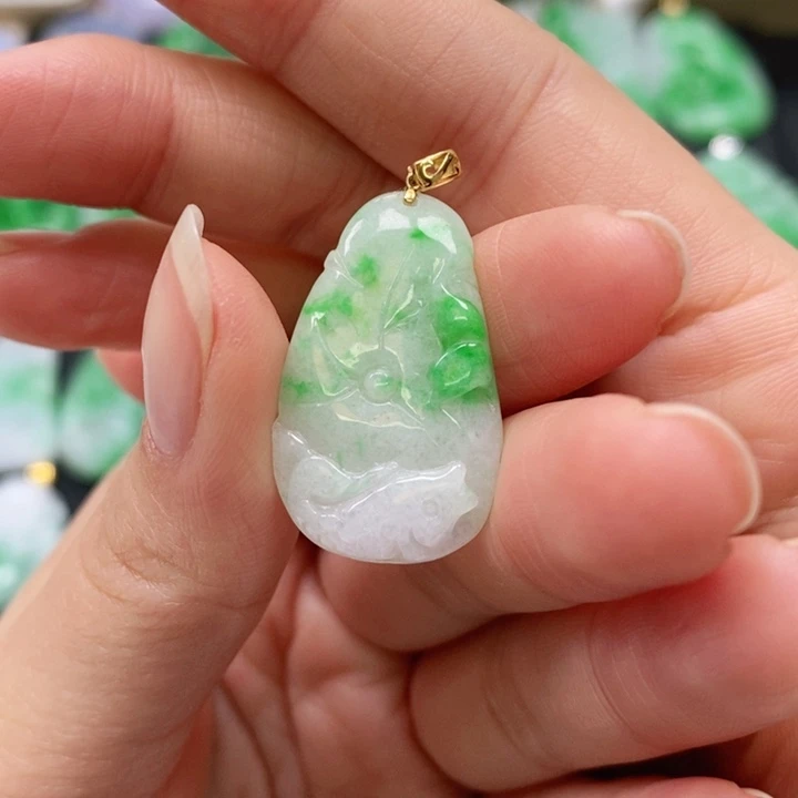 翡翠颈饰未镶嵌吊坠