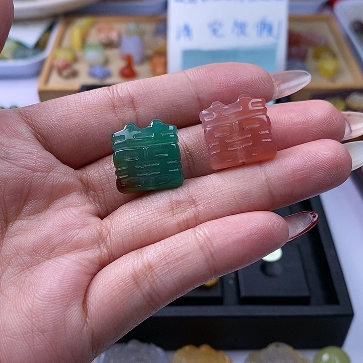 玛瑙/玉髓雕刻件未镶嵌啧***耶