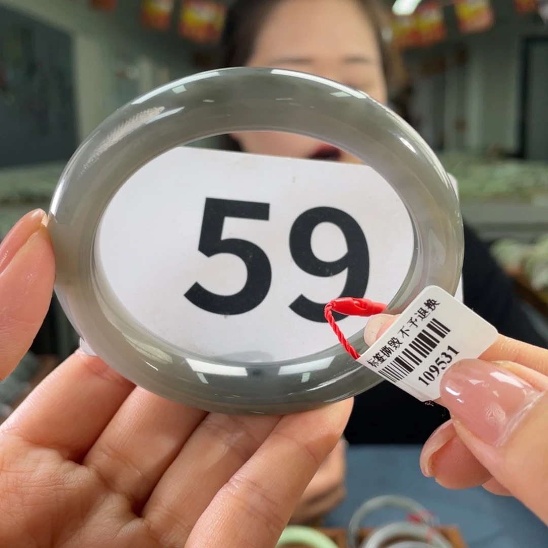 和田玉手镯未镶嵌微瑕