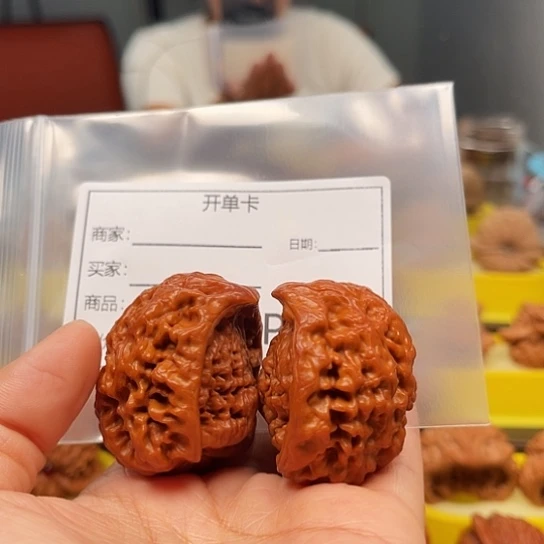 @***@文玩核桃吊坠红蛇