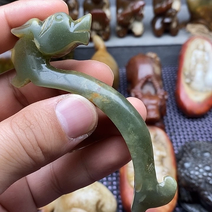 未镶嵌蛇纹石玉颈饰
