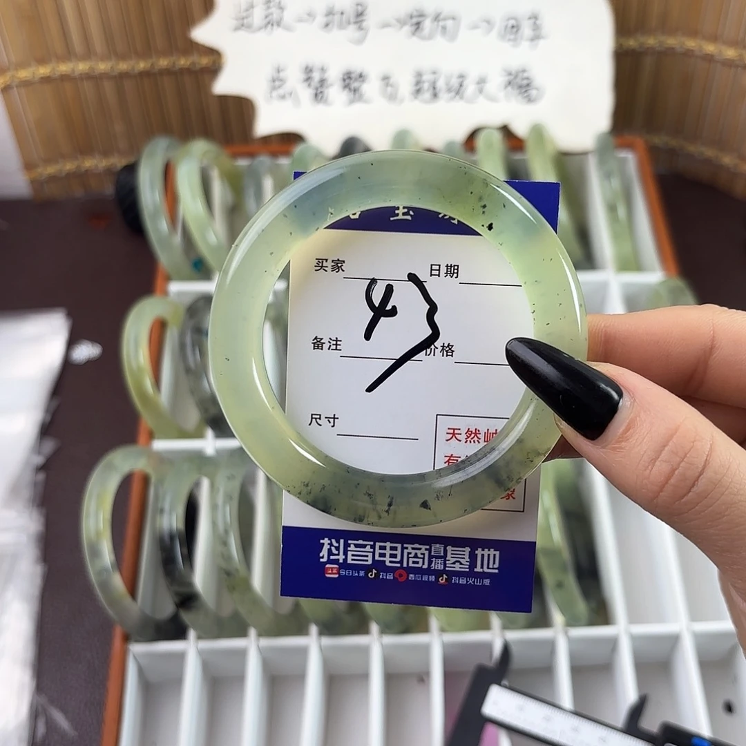 蛇纹石玉手镯未镶嵌洛**?