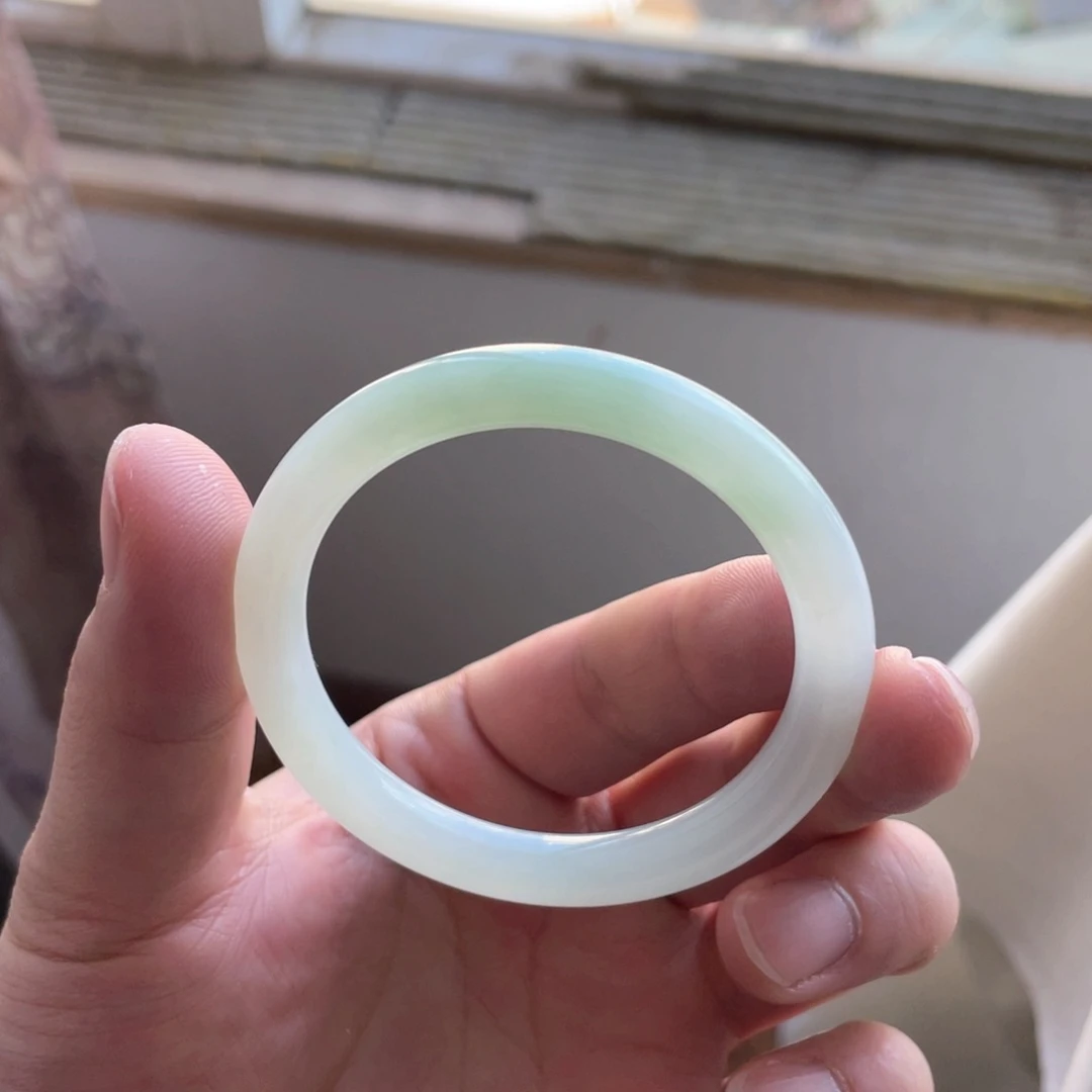 翡翠手镯未镶嵌小圈圆条