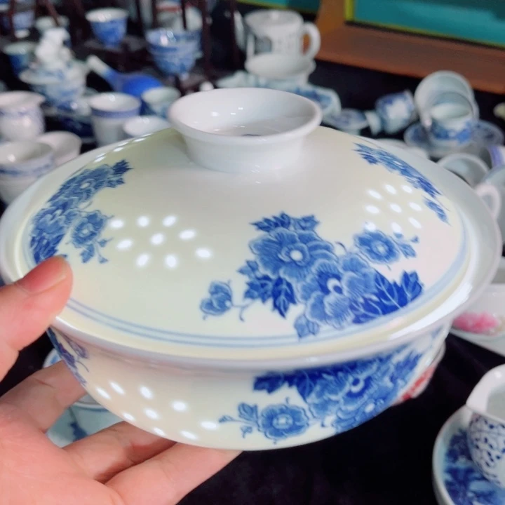 青花玲珑盖碗牡丹花玲珑