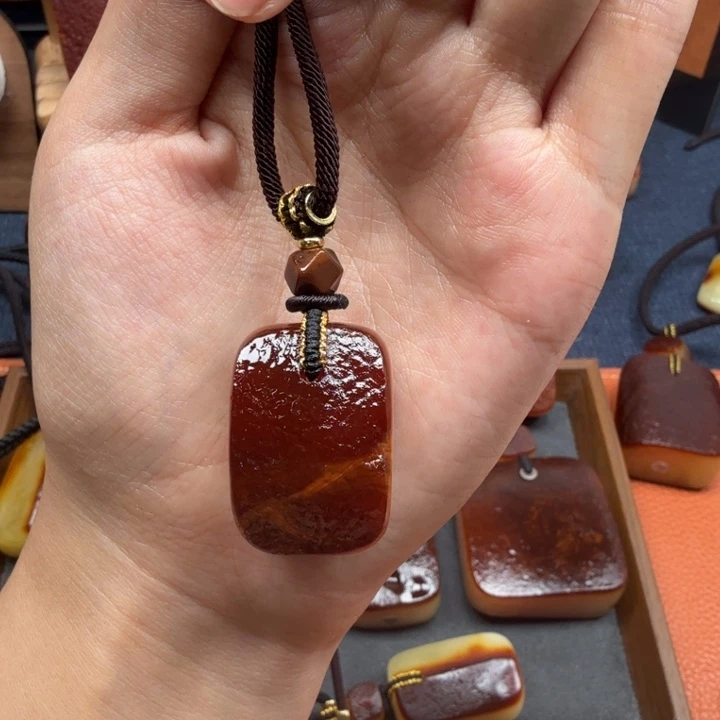 蜜蜡未镶嵌吊坠(赠链)