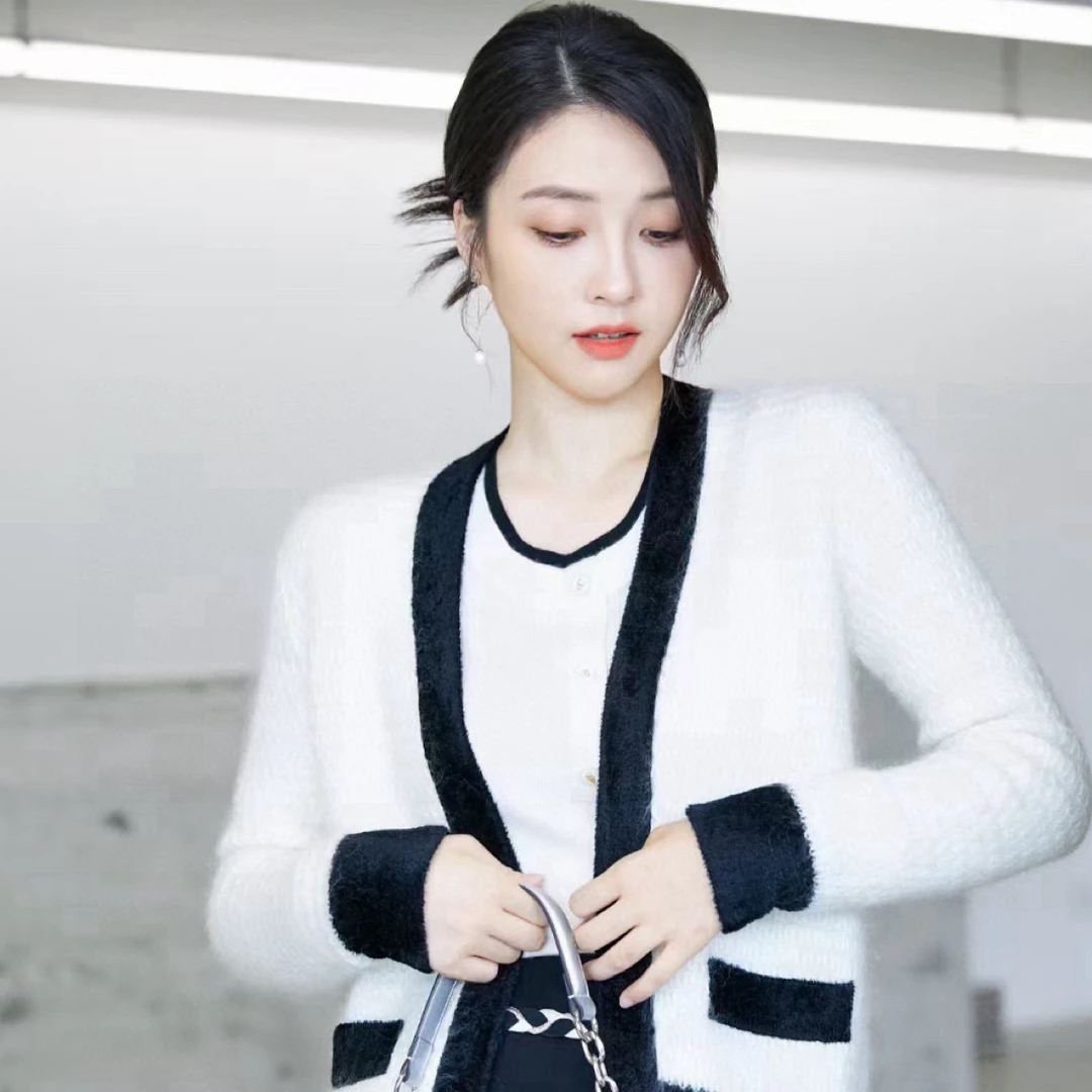 歌L思 22年全标大货  白色蓬松马海毛针织衫