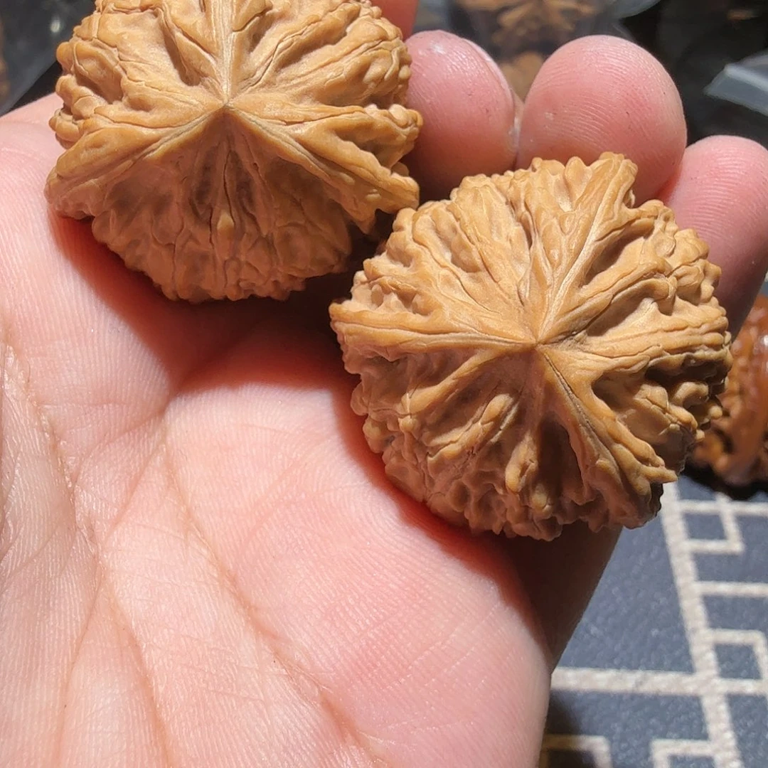 文玩核桃吊坠三****妹御龙正奔