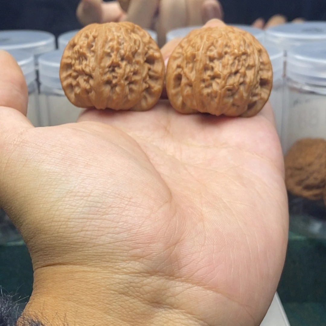 小***️文玩核桃吊坠白狮子40