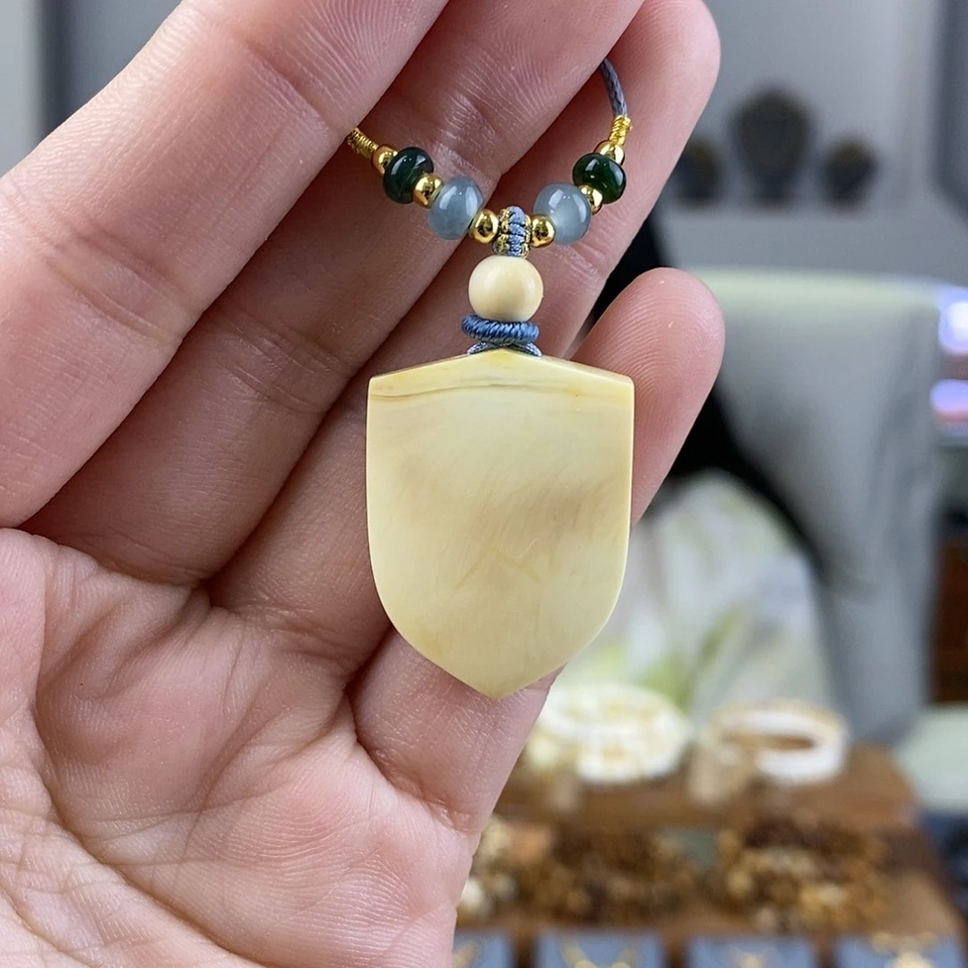 琥珀珠宝奇石未镶嵌蜜蜡盾牌