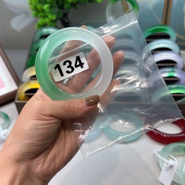 玉迪***?时尚飘花手镯134