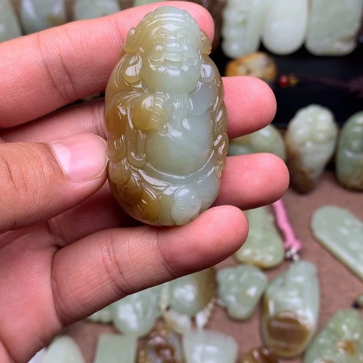 肥***猪和田玉（糖玉）未镶嵌颈饰