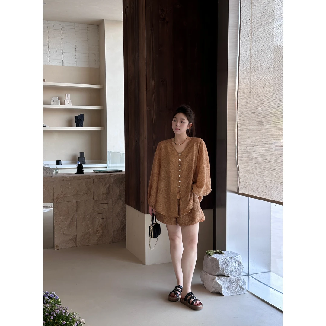 【云梦泽-上衣】夏季高级感宽松复古老风暗纹V领长袖上衣