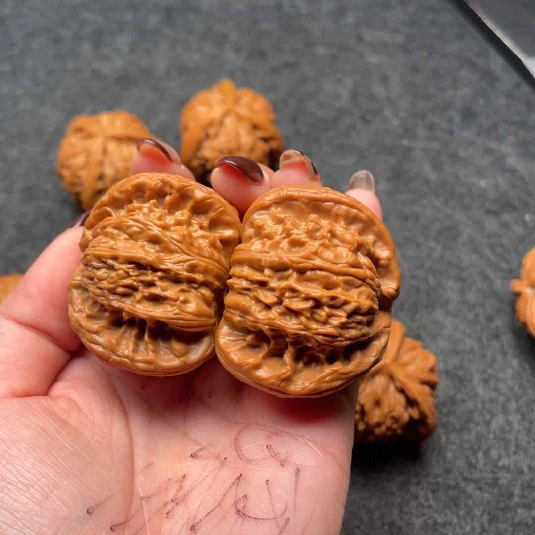 吕***口文玩核桃吊坠狮子头