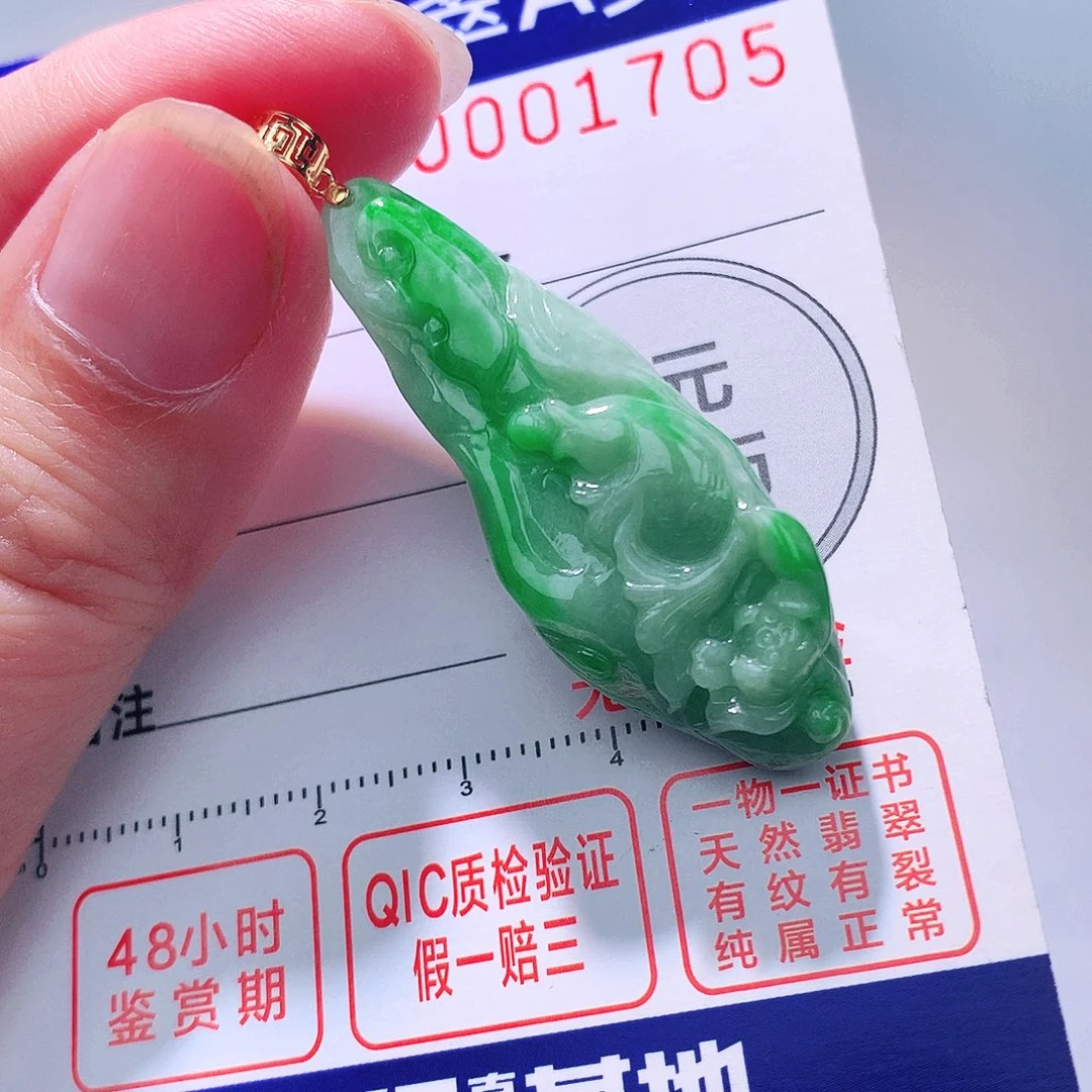 翡翠18K金镶嵌颈饰吊坠