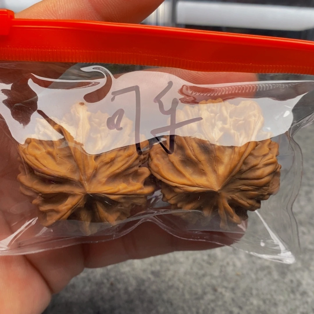 可***冰吊坠文玩核桃三棱