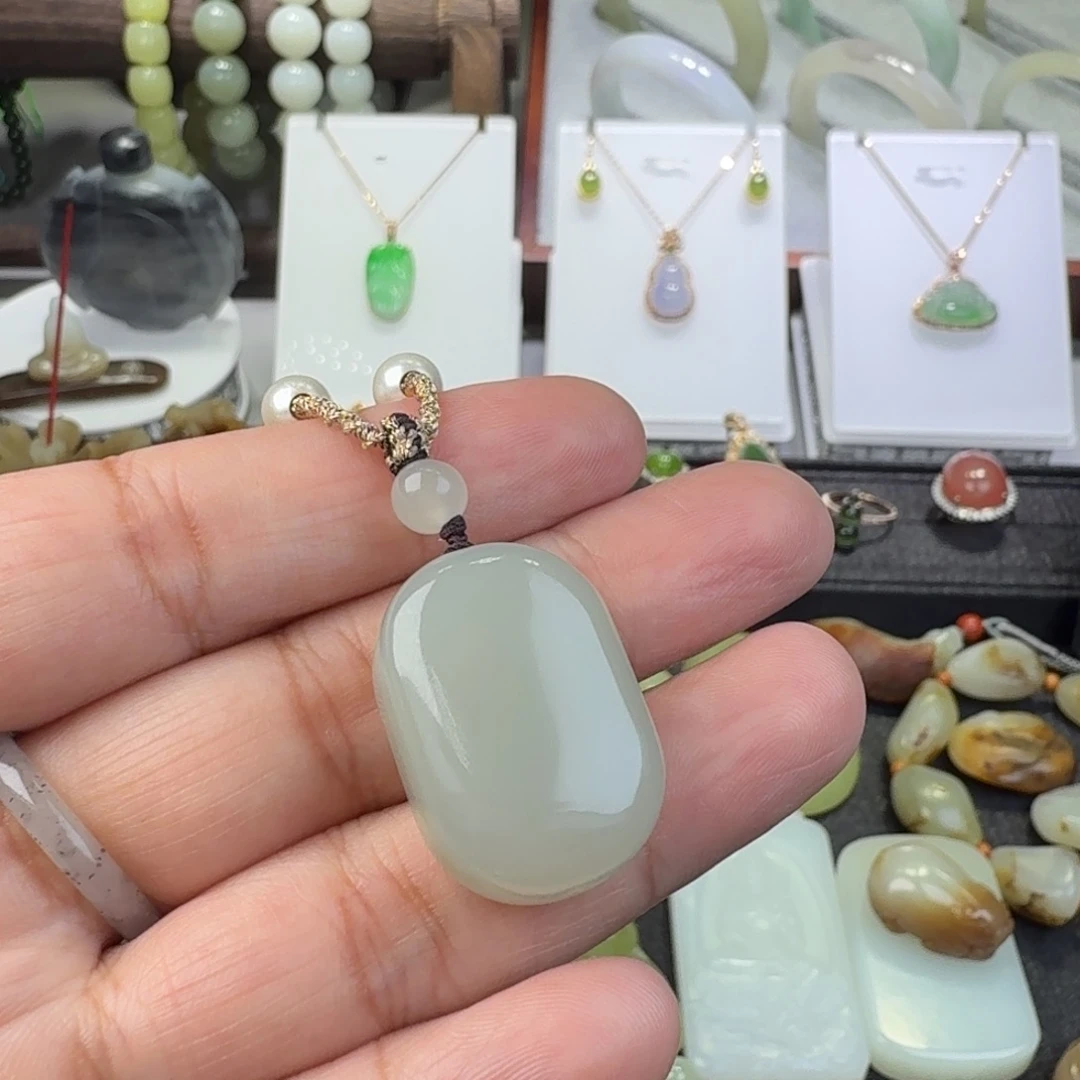 和田玉未镶嵌颈饰