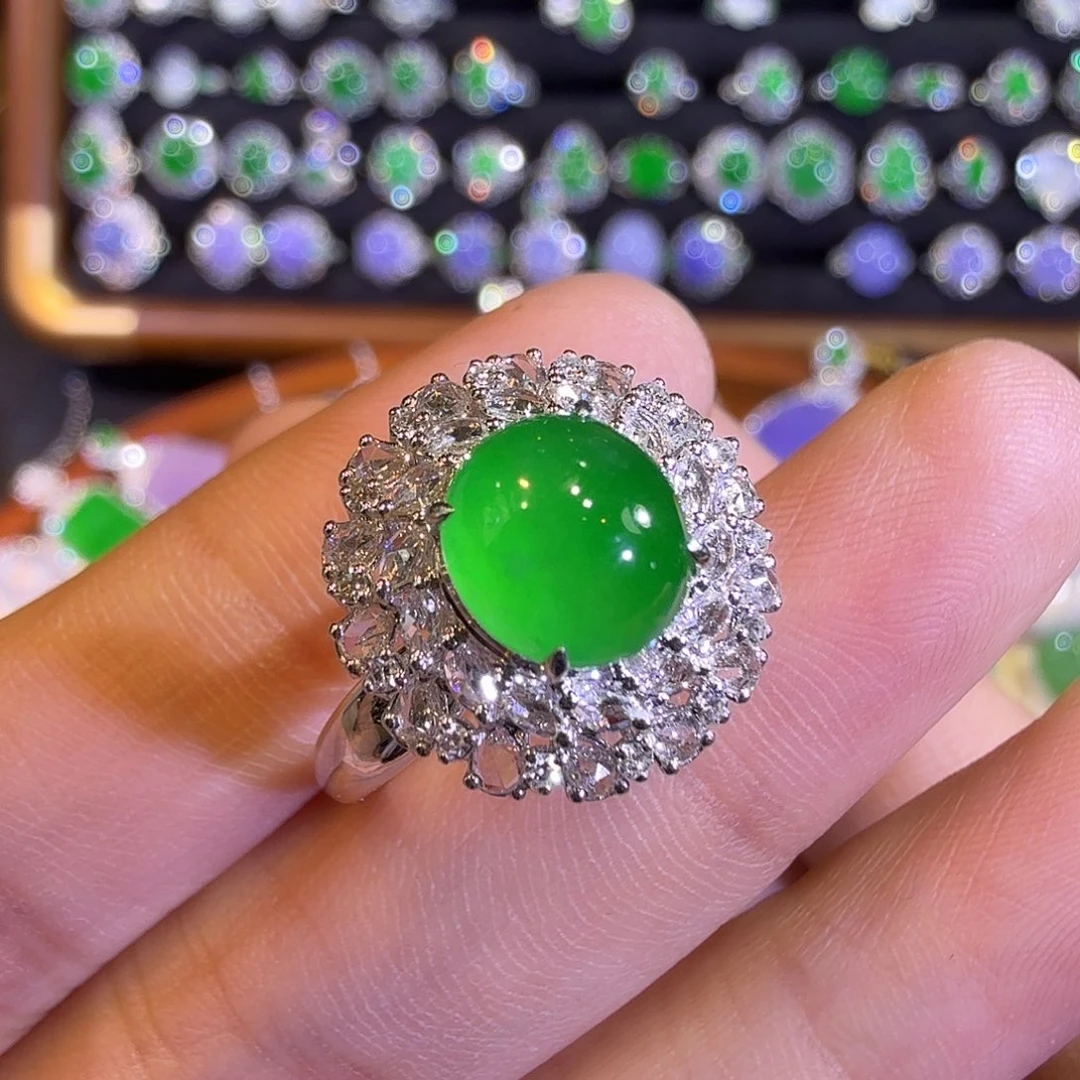 翡翠戒指18K金镶嵌满绿起光蛋面