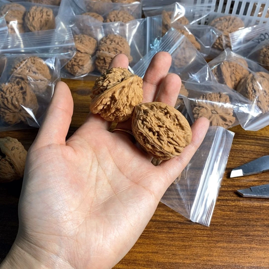 文玩核桃吊坠小**们野果