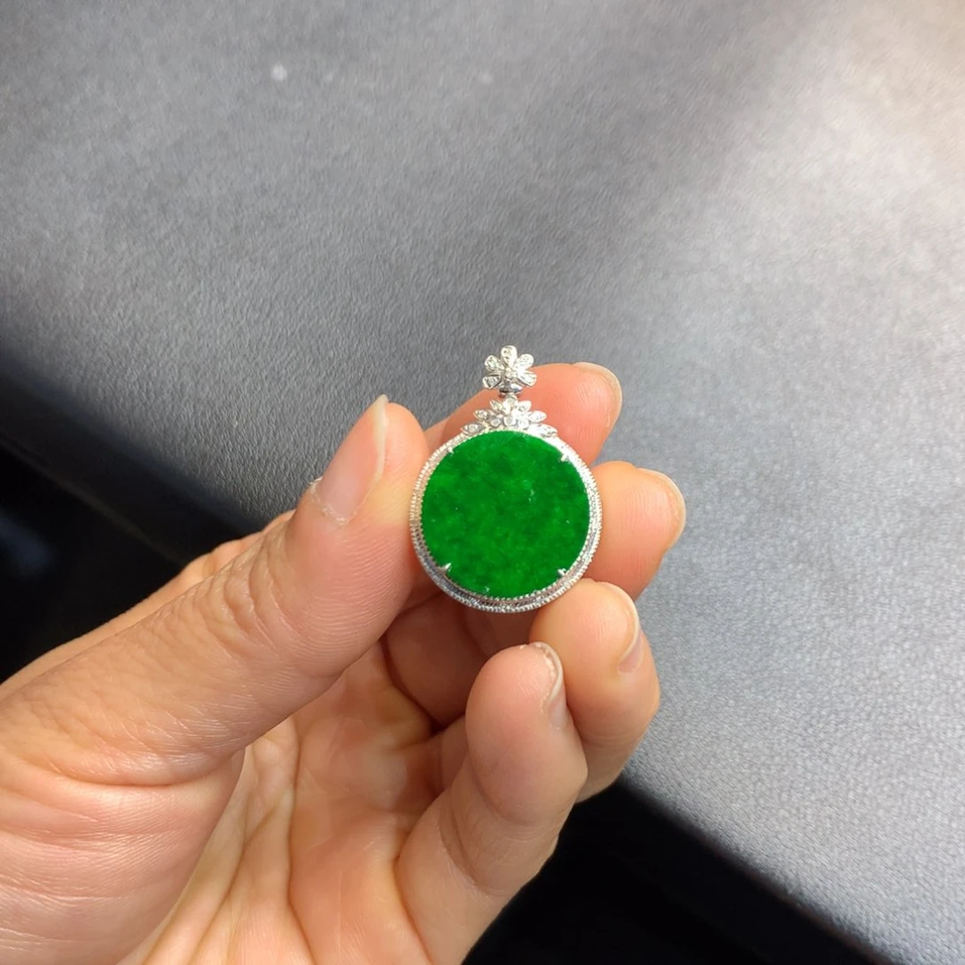 翡翠吊坠(不含链)18K金镶嵌