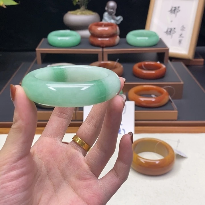 九***麻石英质玉未镶嵌佘