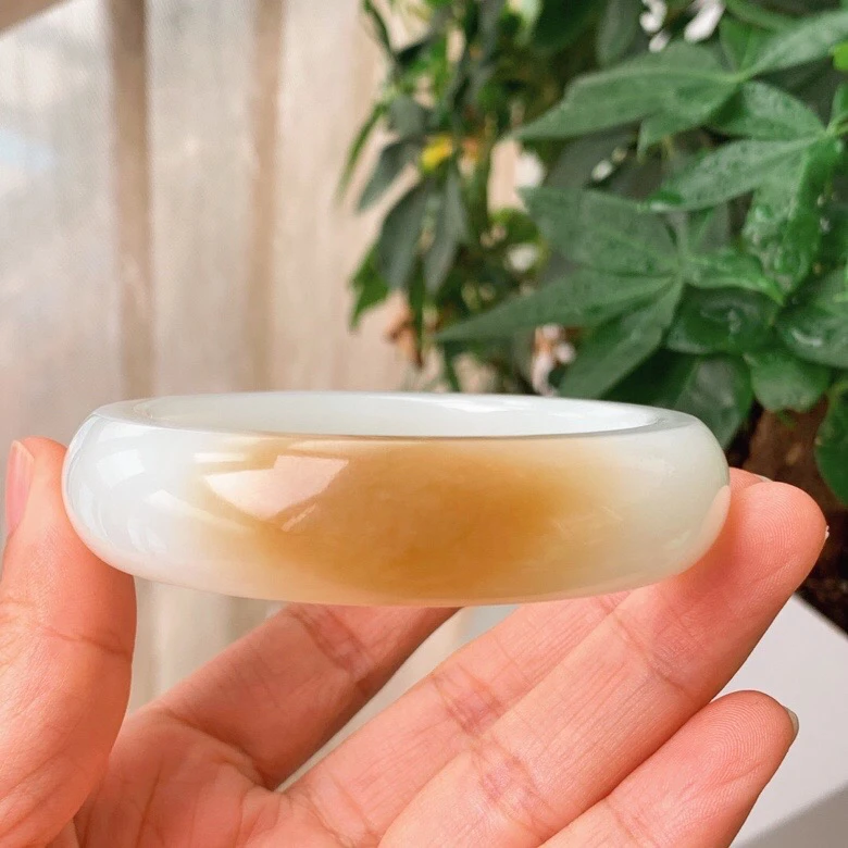 59圈口。新疆和田玉且末糖羊脂白玉手镯。