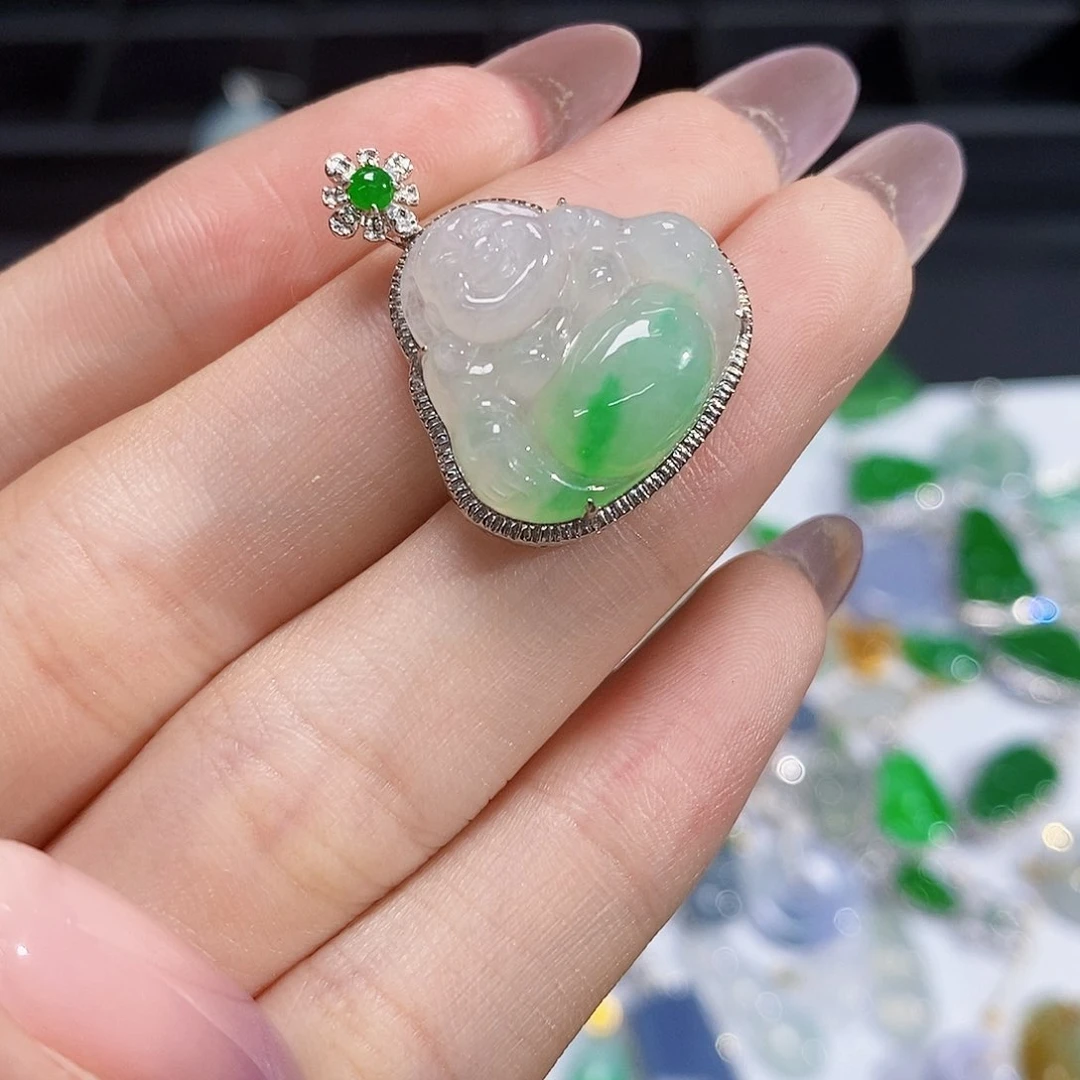 翡翠18K金镶嵌颈饰天然翡翠