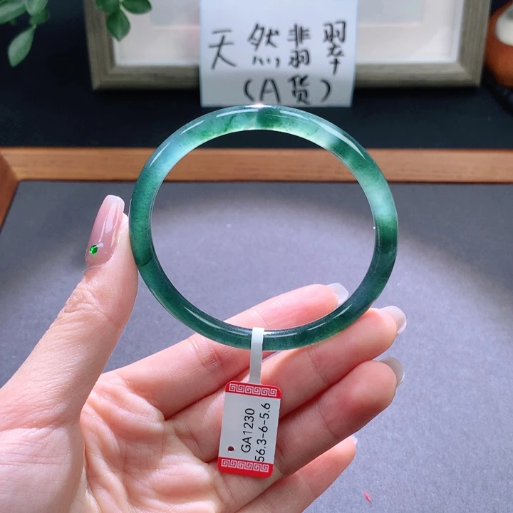 翡翠手镯未镶嵌天然翡翠手镯