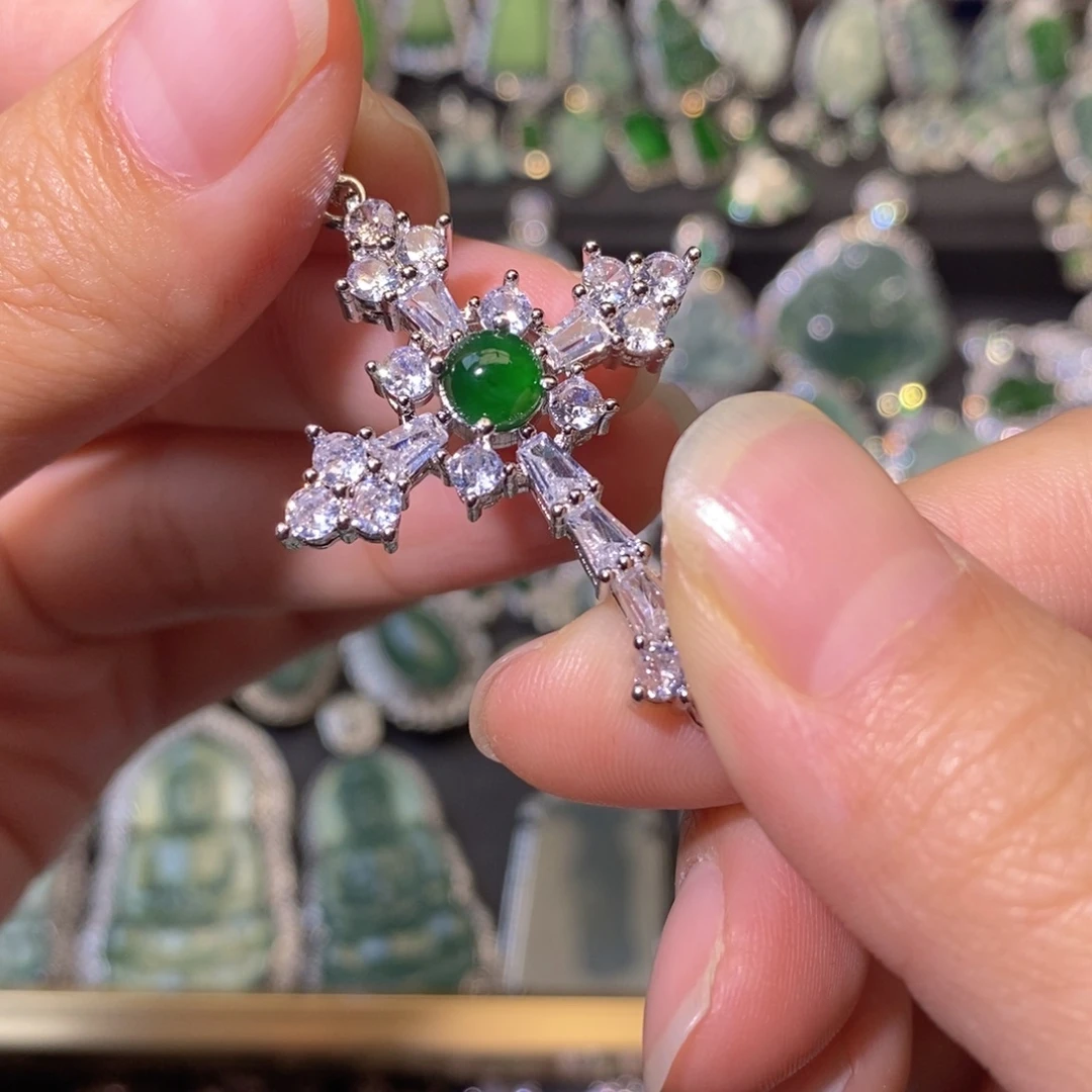 翡翠未镶嵌颈饰天然