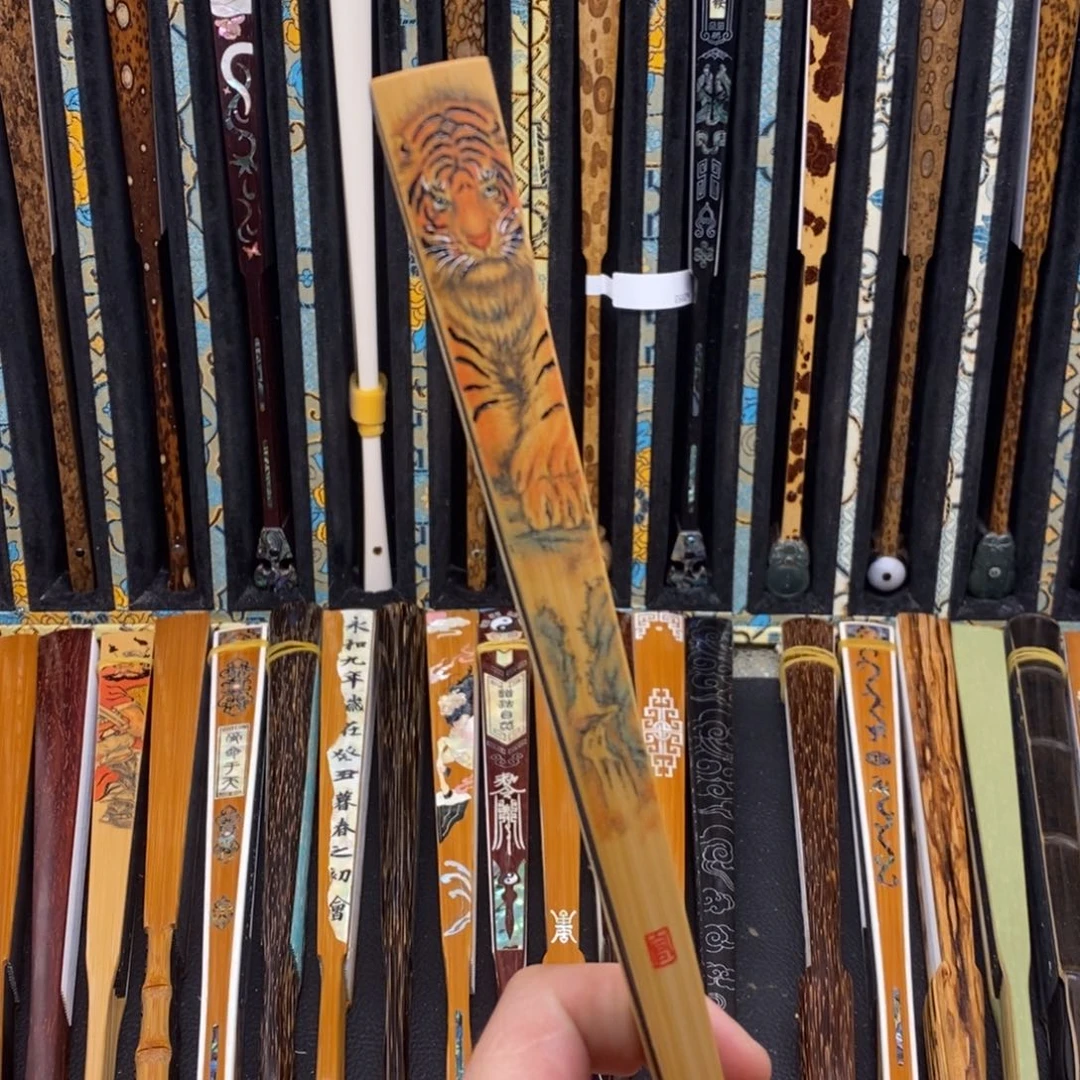 扇子老虎雕刻文玩折扇