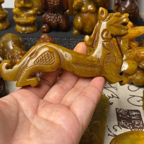 未镶嵌蛇纹石玉颈饰