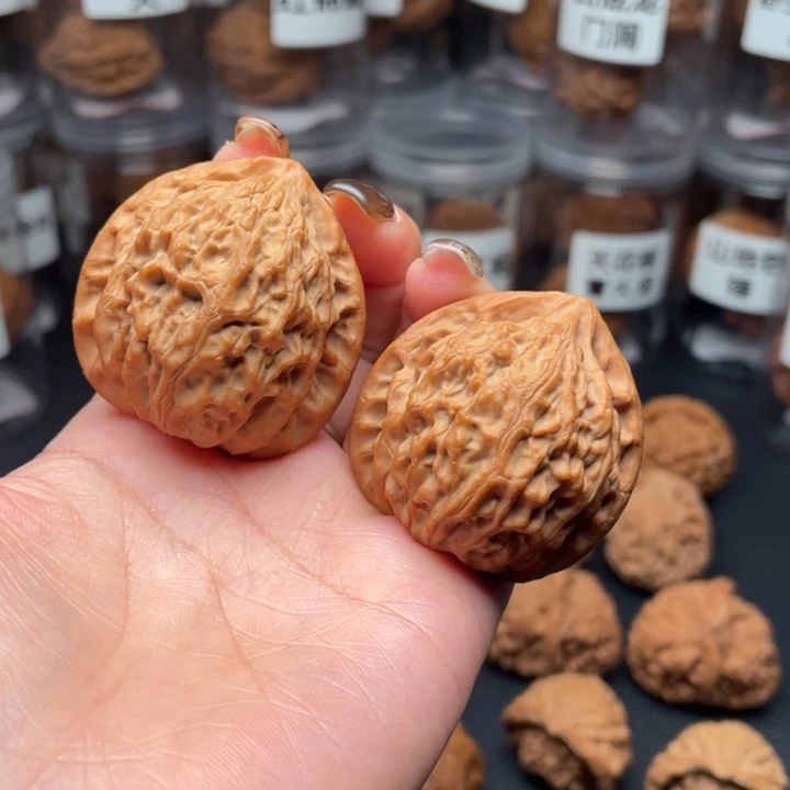 子***杰吊坠文玩核桃金牛
