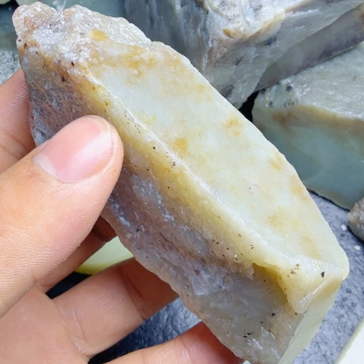 和田玉（糖玉）未镶嵌珠宝奇石