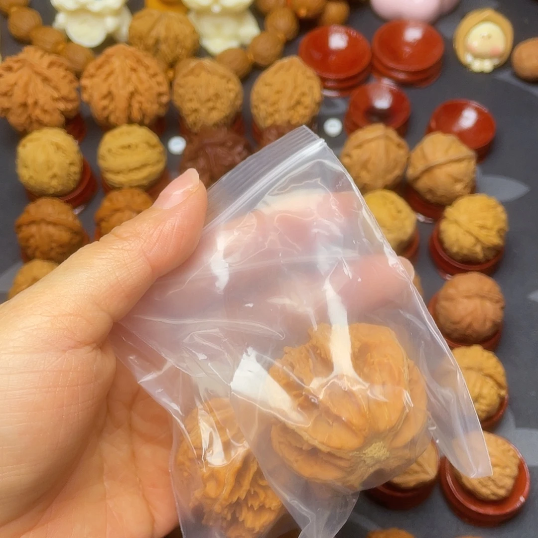 李****文玩核桃把件吞噬