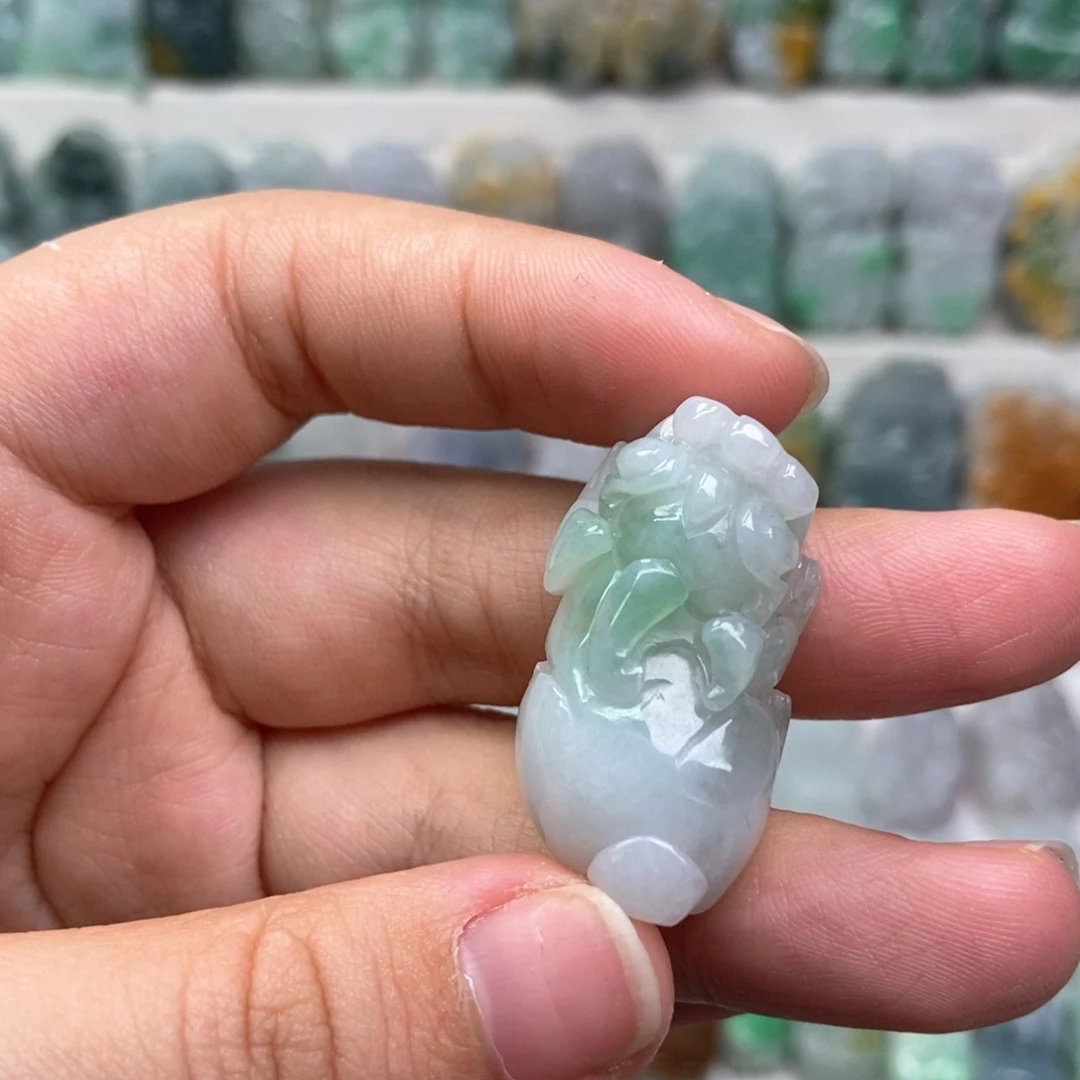 翡翠未镶嵌吊坠(赠链)