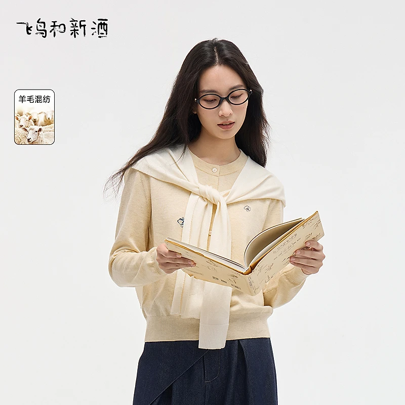 【新春专享】飞鸟和新酒米白圆领刺绣羊毛针织衫女开衫FD510034048