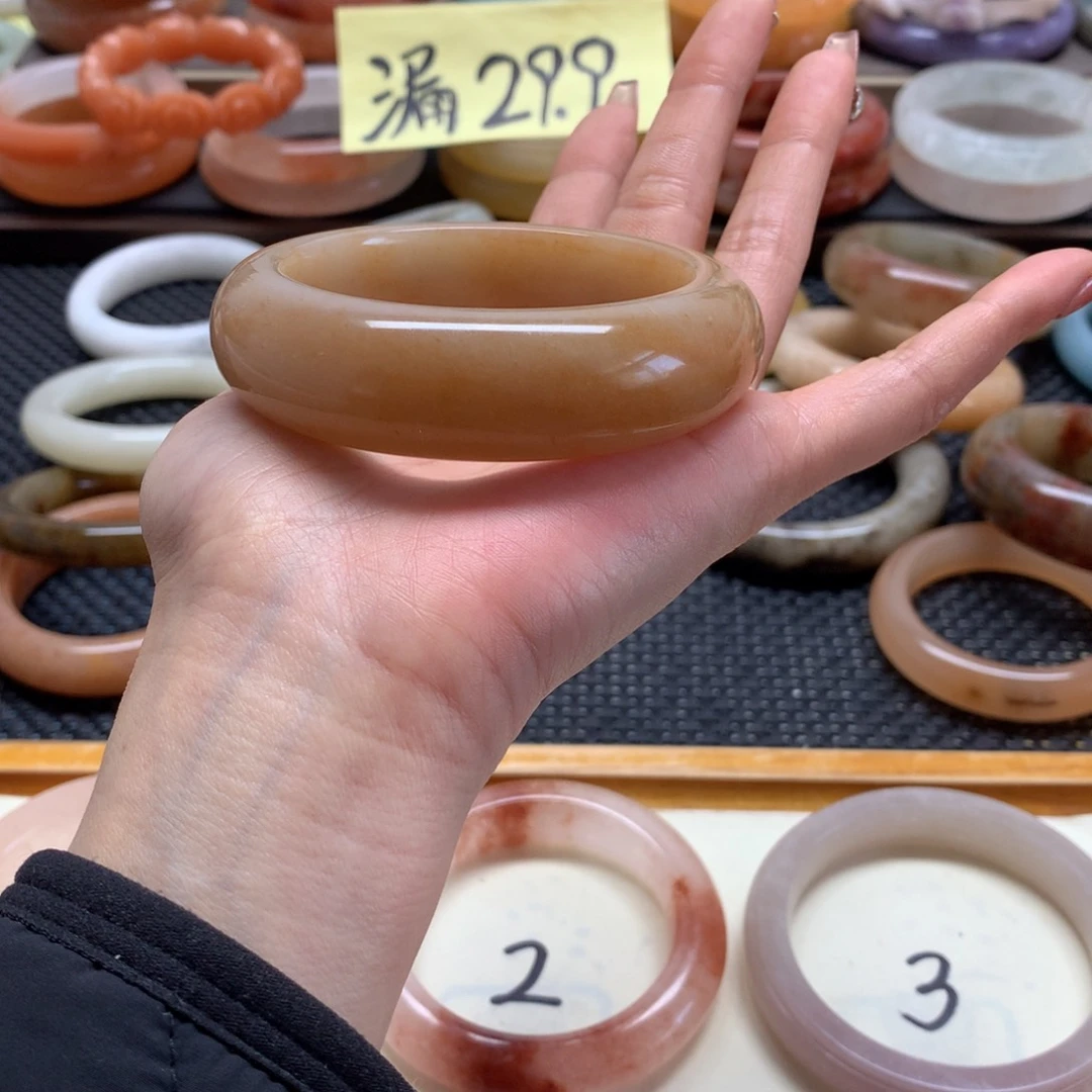 石英质玉手镯未镶嵌?****