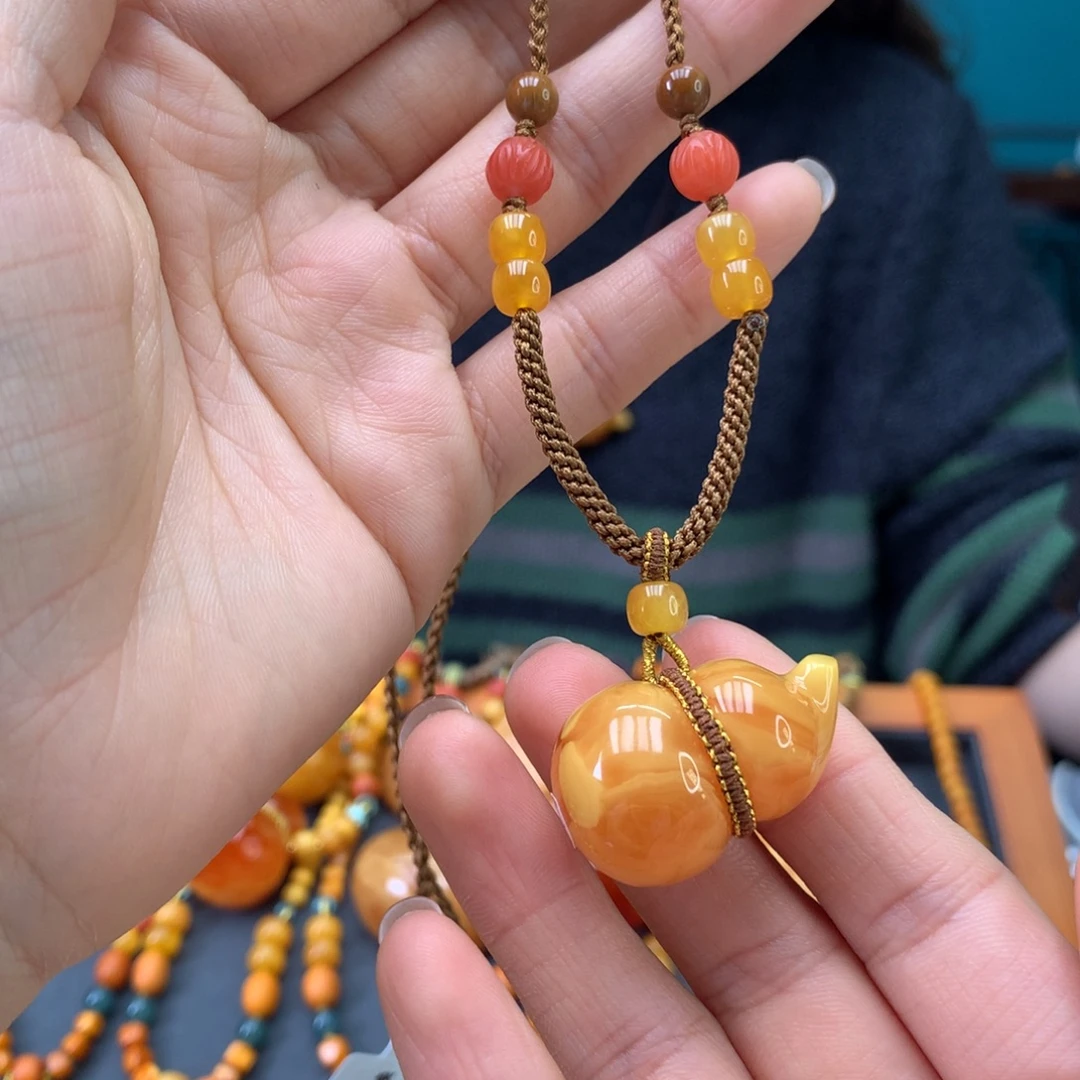 蜜蜡未镶嵌颈饰葫芦