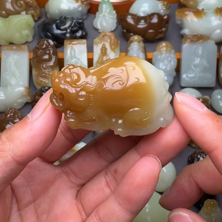 和田玉（糖玉）颈饰未镶嵌D****u