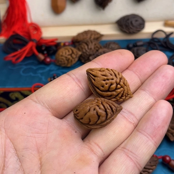 小***宇木质非金属桃枭吊坠桃枭吊坠