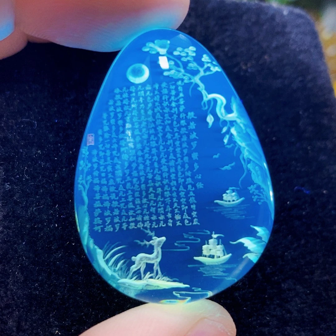 琥珀未镶嵌颈饰琥珀阴雕