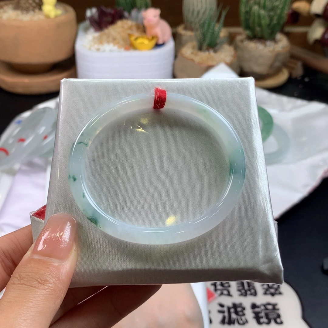 翡翠未镶嵌手镯54贵妃